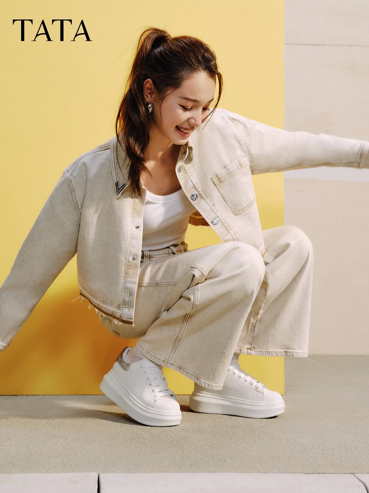 TATA giày trắng của anh ấy/cô ấy 2025 giày thời trang mới kiểu giản dị giày thể thao nữ đế dày giày đế dày WU507CM5