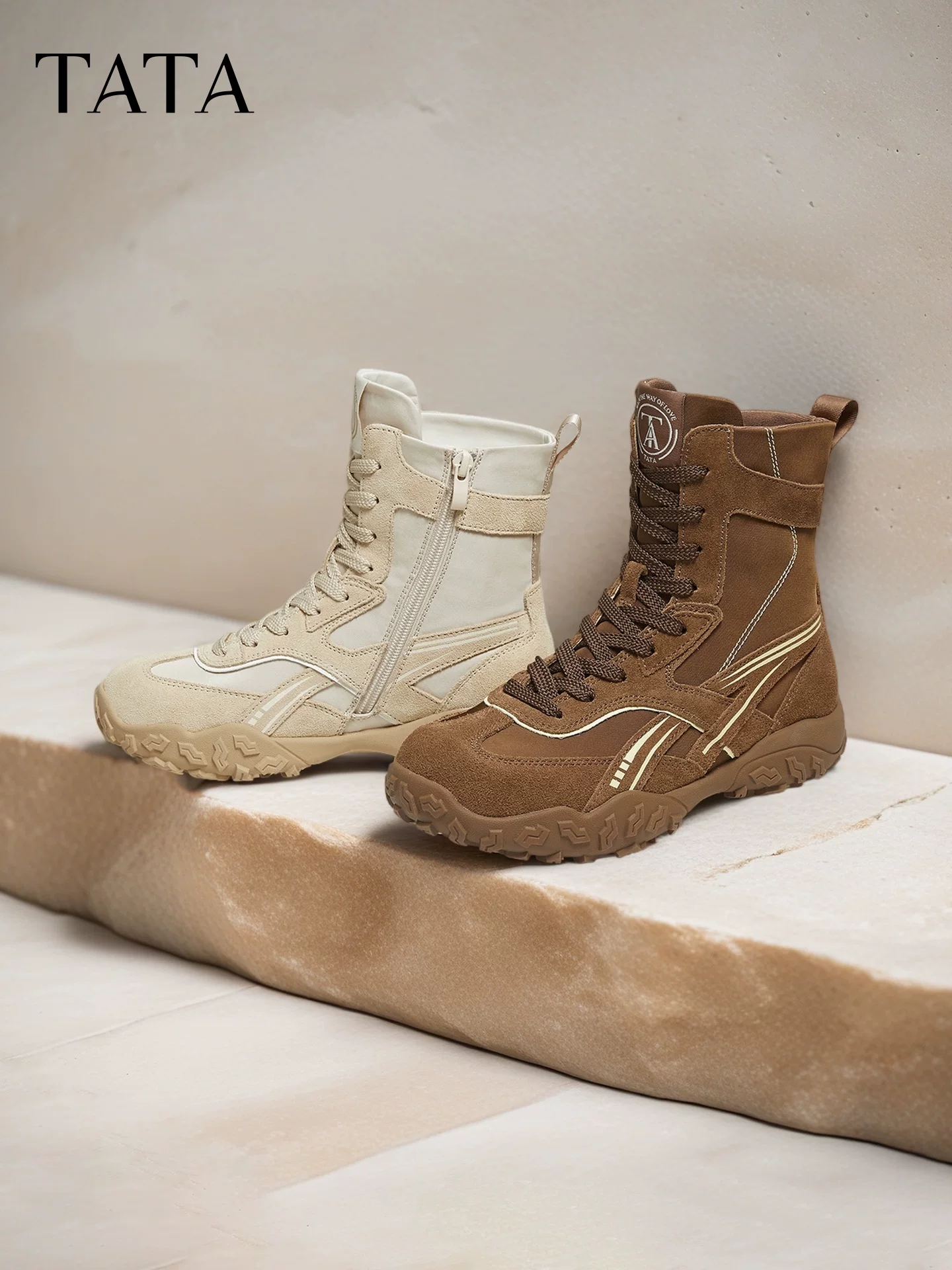Giày đấm bốc TATA 2025 giày thể thao mới có lót lông cừu giày bốt ngắn thời trang nữ GPD03DD5