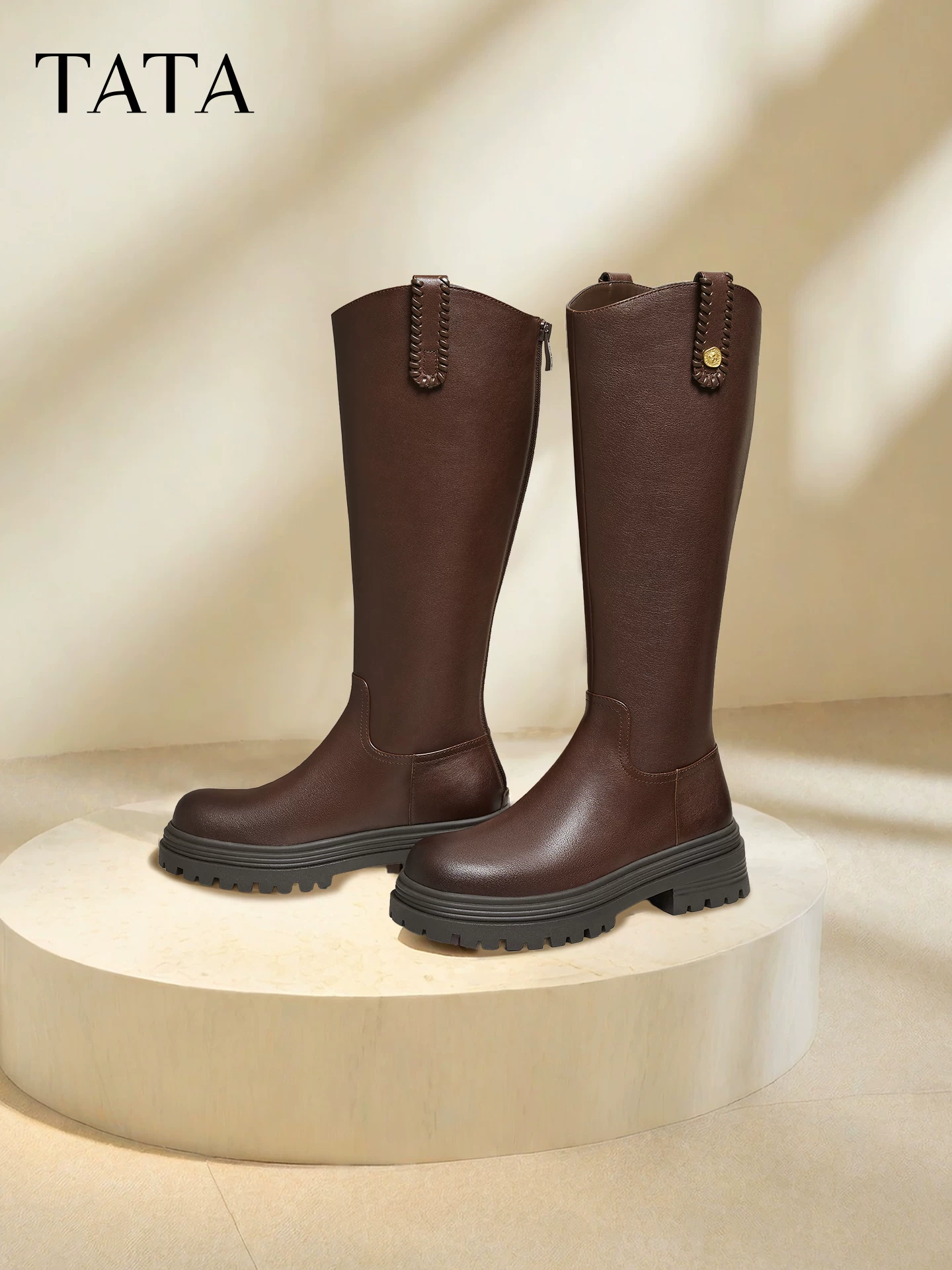 Giày bốt dài TATA 2025 Giày bốt thời trang đa năng mùa đông Giày nữ Giày bốt cưỡi ngựa màu đen có lót lông cừu 7D284DG5