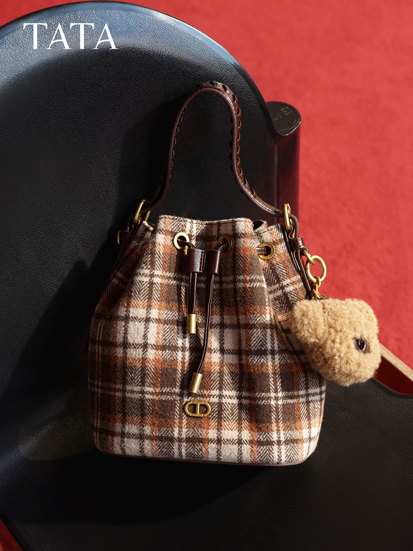 Túi xách nữ TATA 2025 Mùa Đông Mẫu mới Thời trang Đa năng Túi đeo tay chất liệu dệt kiểu xô X3524DX5