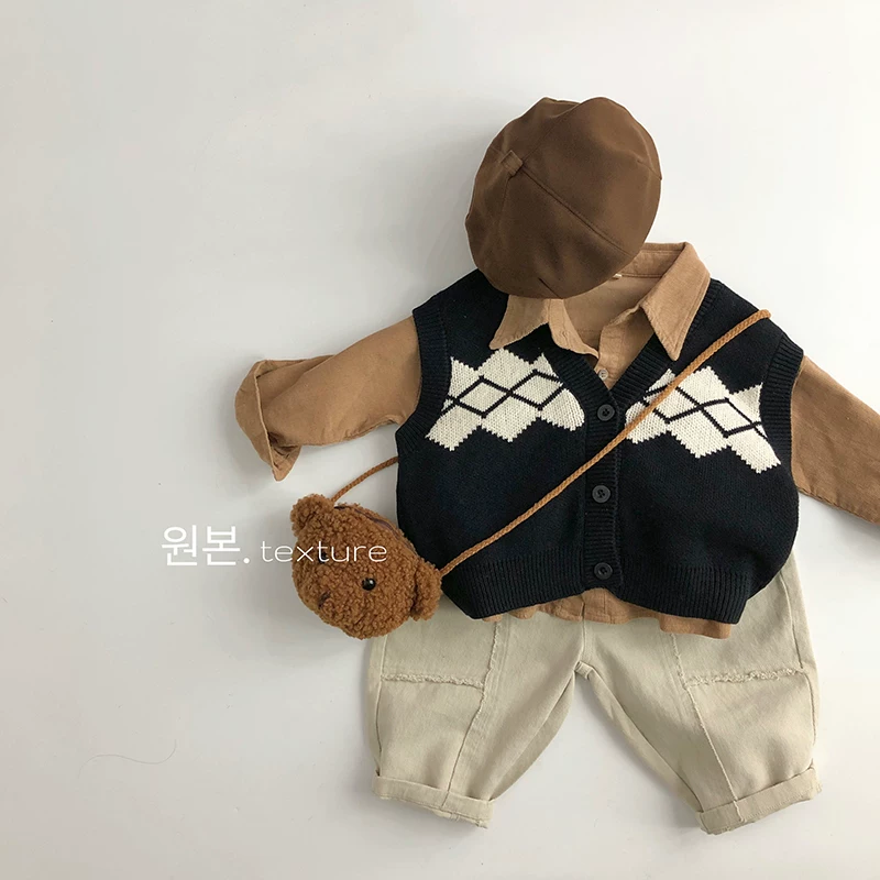 Cảm giác mềm mại như nhung thật tuyệt vời~ Cổ áo nhọn kiểu retro~ Áo sơ mi vải nhung kẻ sọc phong cách Hàn Quốc dành cho trẻ em, sành điệu và hợp thời trang cho cả bé trai và bé gái, áo khoác ngoài đa năng.