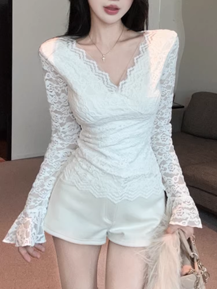 Áo ren cổ chữ V màu trắng dành cho nữ, thích hợp cho mùa xuân, mùa thu và mùa đông, lớp áo dài tay có thiết kế khoét lỗ và đường viền cổ siêu thấp.
