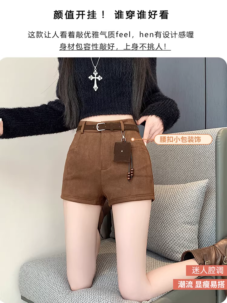 Quần short da lộn đen nữ, áo khoác ngoài mùa thu đông, kiểu mới 2025, quần da lộn phối giày bốt, quần nữ lưng thấp dành cho các cô gái sành điệu