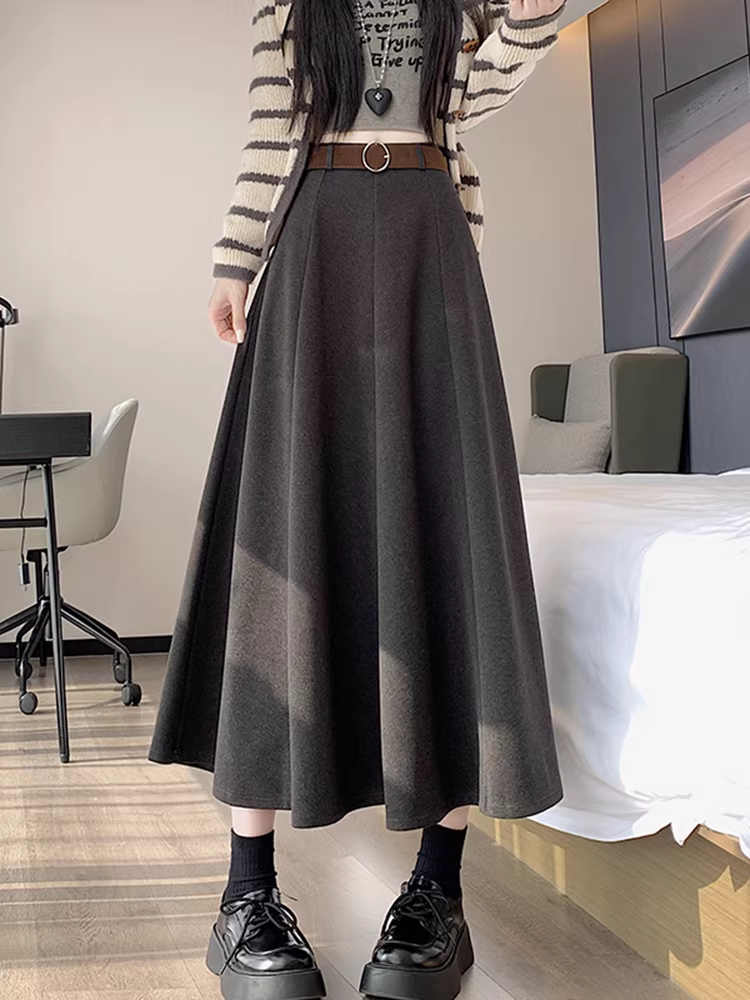 Váy len kaki dài trung bình dành cho nữ mùa đông, váy len dáng dù phối áo len, váy dài dáng A lưng cao.