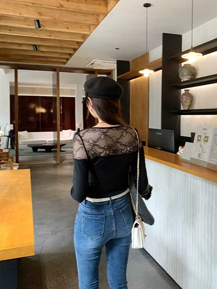 Áo thun dài tay màu đen dành cho nữ, mùa xuân thu, áo lót, thuần khiết và gợi cảm, khoét lỗ, hợp thời trang, trưởng thành nhẹ nhàng, phong cách độc đáo, thiết kế không lặp đi lặp lại.