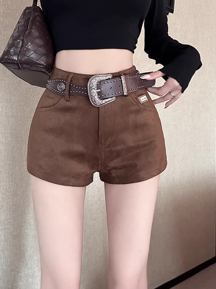 Quần short da lộn màu kaki nữ, kiểu mới thu đông 2025, quần nữ thời trang, quần ống loe, quần da.