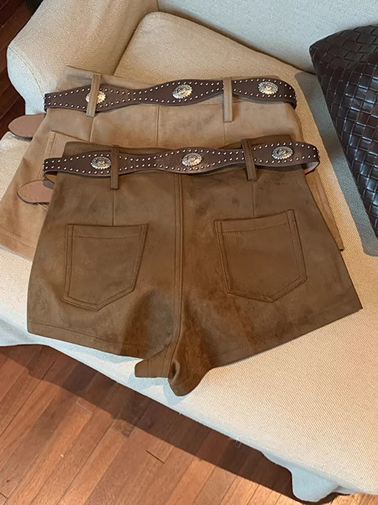 Quần short da lộn màu kaki nữ, kiểu mới thu đông 2025, quần nữ thời trang, quần ống loe, quần da.