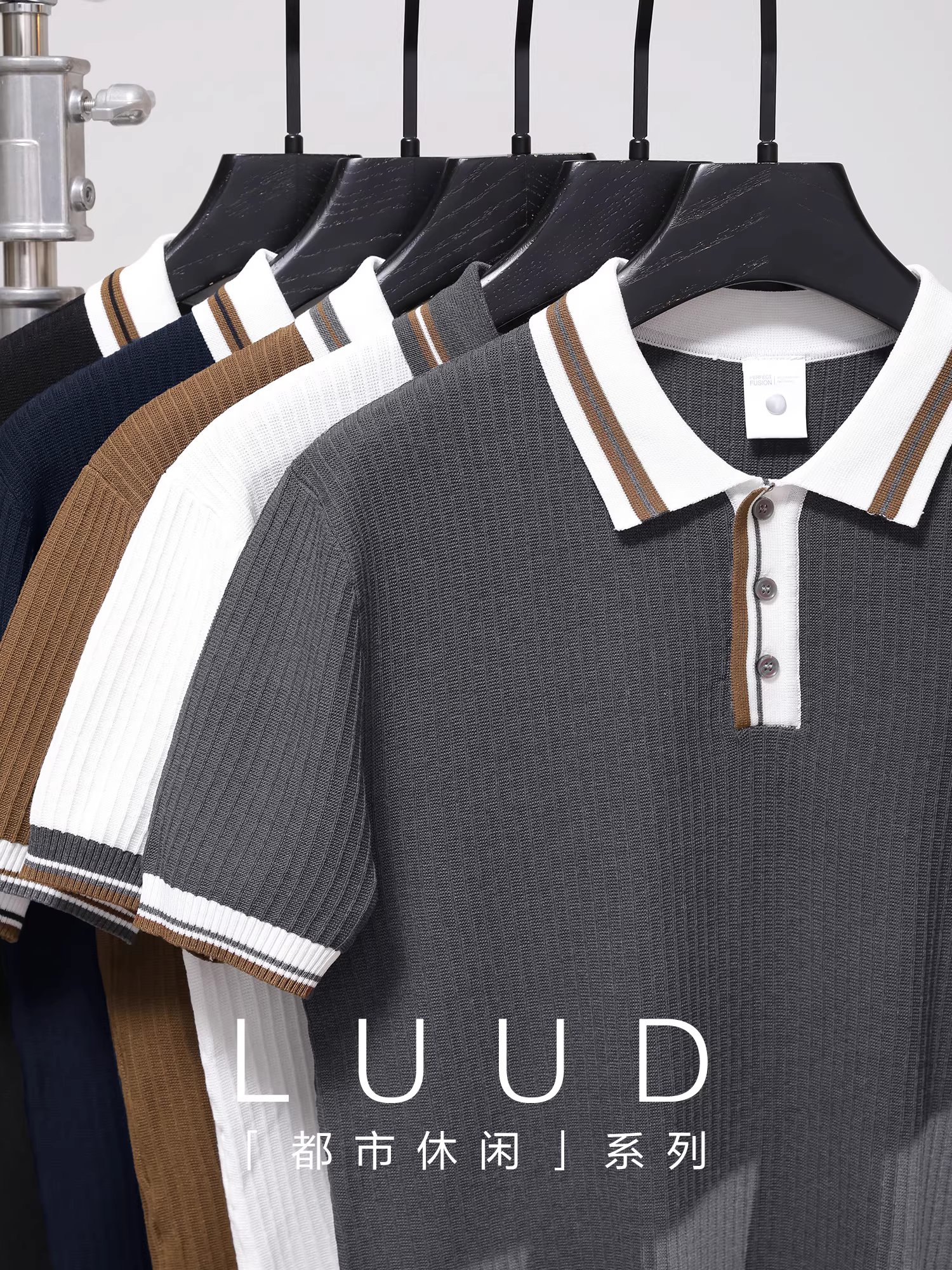 Áo sơ mi POLO nam chất liệu dệt kim cao cấp phong cách Anh Quốc, thiết kế phối màu sang trọng, cổ áo kiểu dáng lịch lãm, tay ngắn, chất liệu mềm mại như len, họa tiết sọc dọc dệt jacquard.