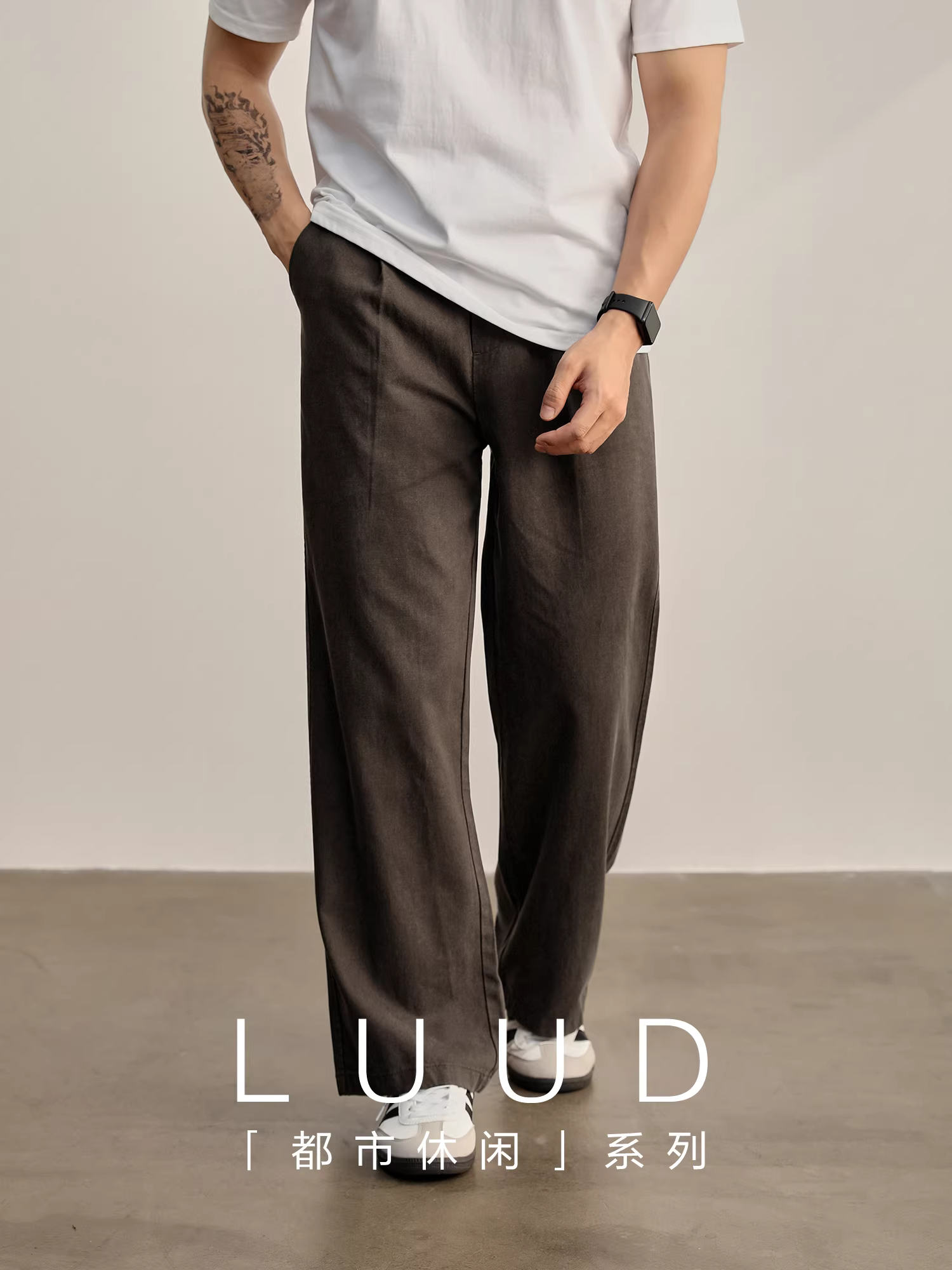 Quần âu nam dáng rộng, chất liệu Tencel Lyocell, kiểu dáng thanh lịch, phong cách tiền cổ, xếp ly, có dây rút.