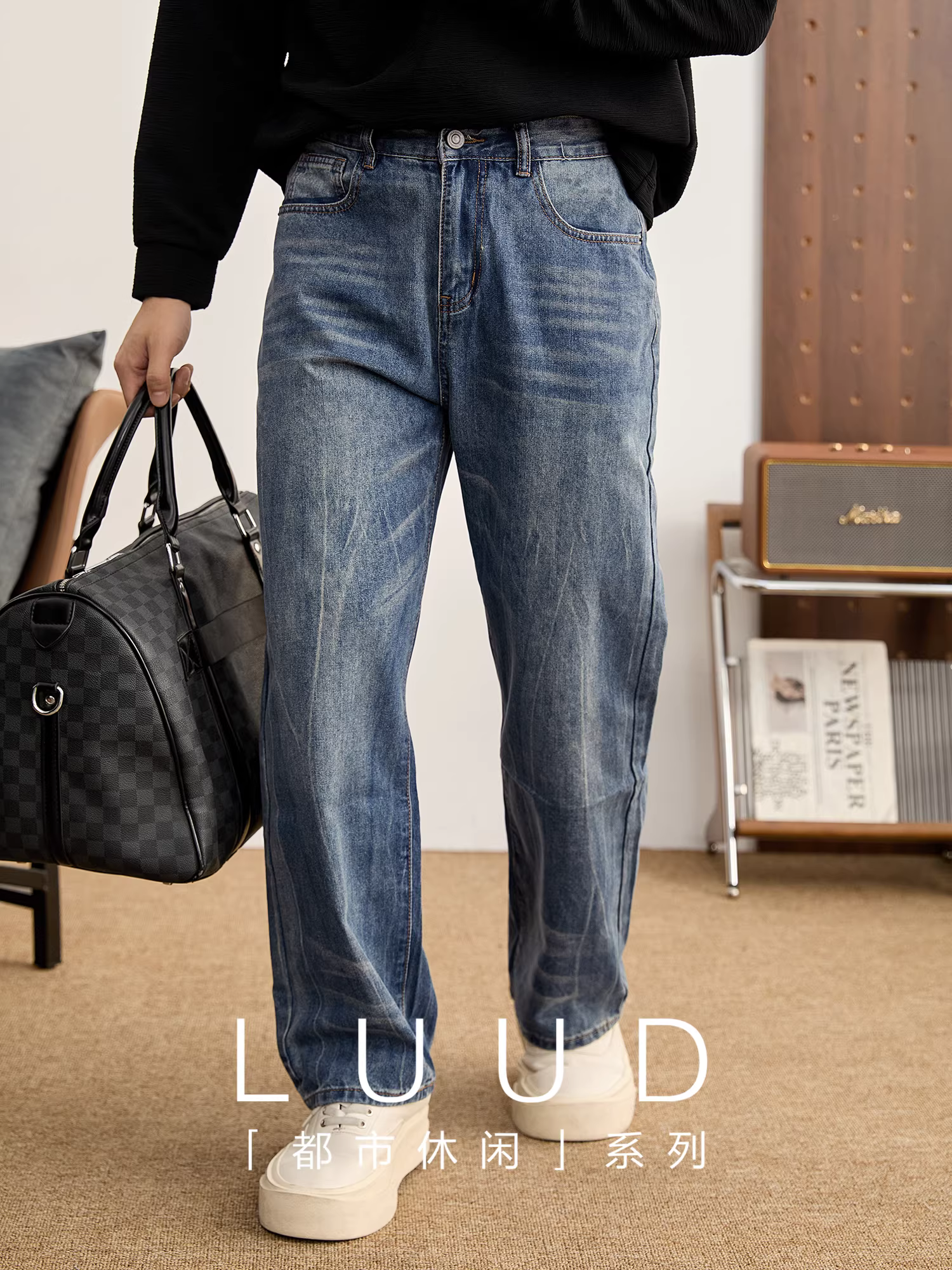 Quần jean nam LUUD đã qua xử lý, tạo hiệu ứng rách và vết sần, kiểu dáng cắt may ba chiều, dáng thẳng dài.