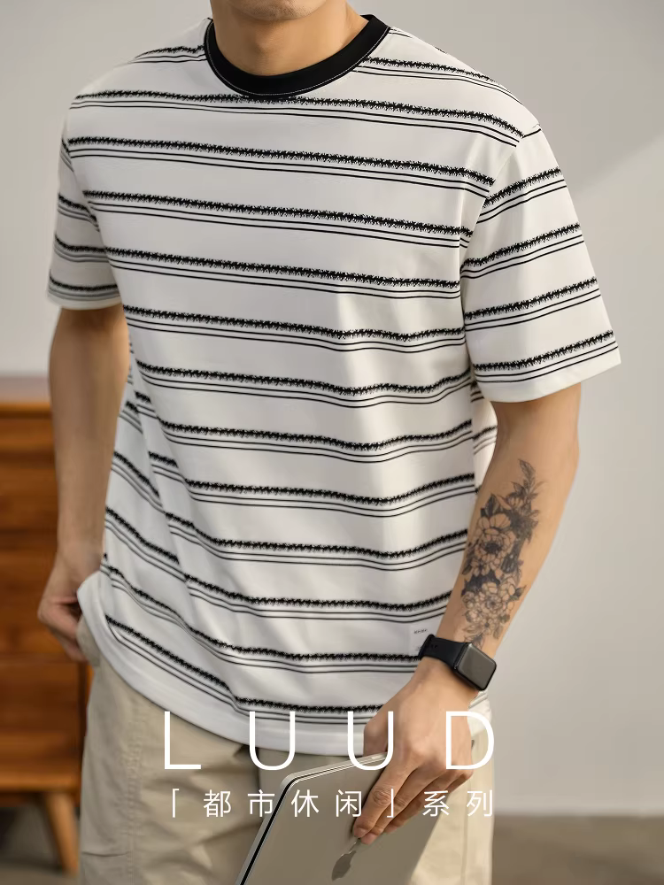 Áo thun nam dáng rộng nhẹ nhàng, thương hiệu thời trang LUUD phối màu, chất liệu cotton Taigu 230g, dệt jacquard nhuộm sợi, sọc phối màu, tay ngắn