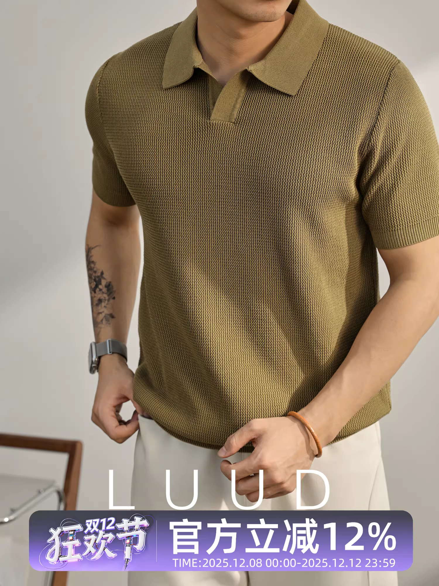 Áo polo cổ chữ V nhỏ, chất liệu thoáng mát LUUD dành cho nam, áo thun dệt kim jacquard mùa hè, mang lại cảm giác cao cấp và cổ áo có thể gấp xuống.