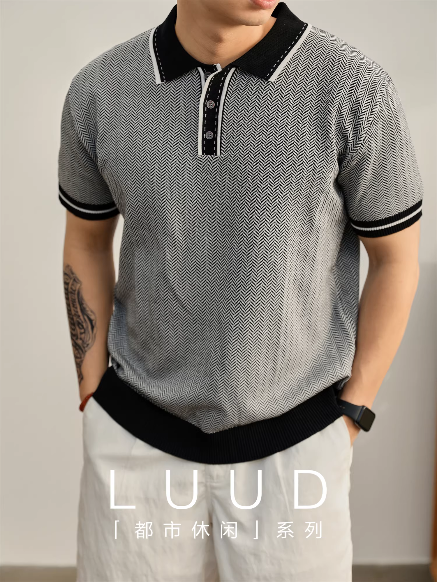 Áo polo nam LUUD phối màu đen trắng tương phản, chất liệu dệt kim xương cá, thoáng mát, chất liệu sợi mềm mại, kiểu dáng casual tay ngắn.