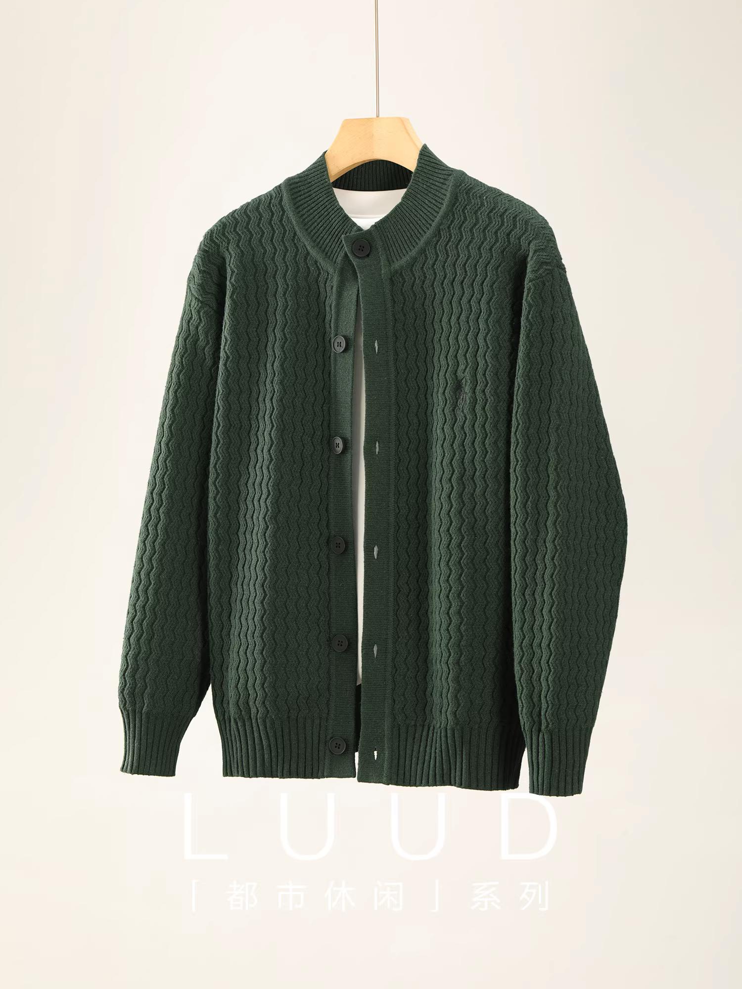 Áo len dệt kim kiểu Old Money thêu họa tiết LUUD Knight dành cho nam, chất liệu Modal Core-spun, họa tiết sóng Jacquard