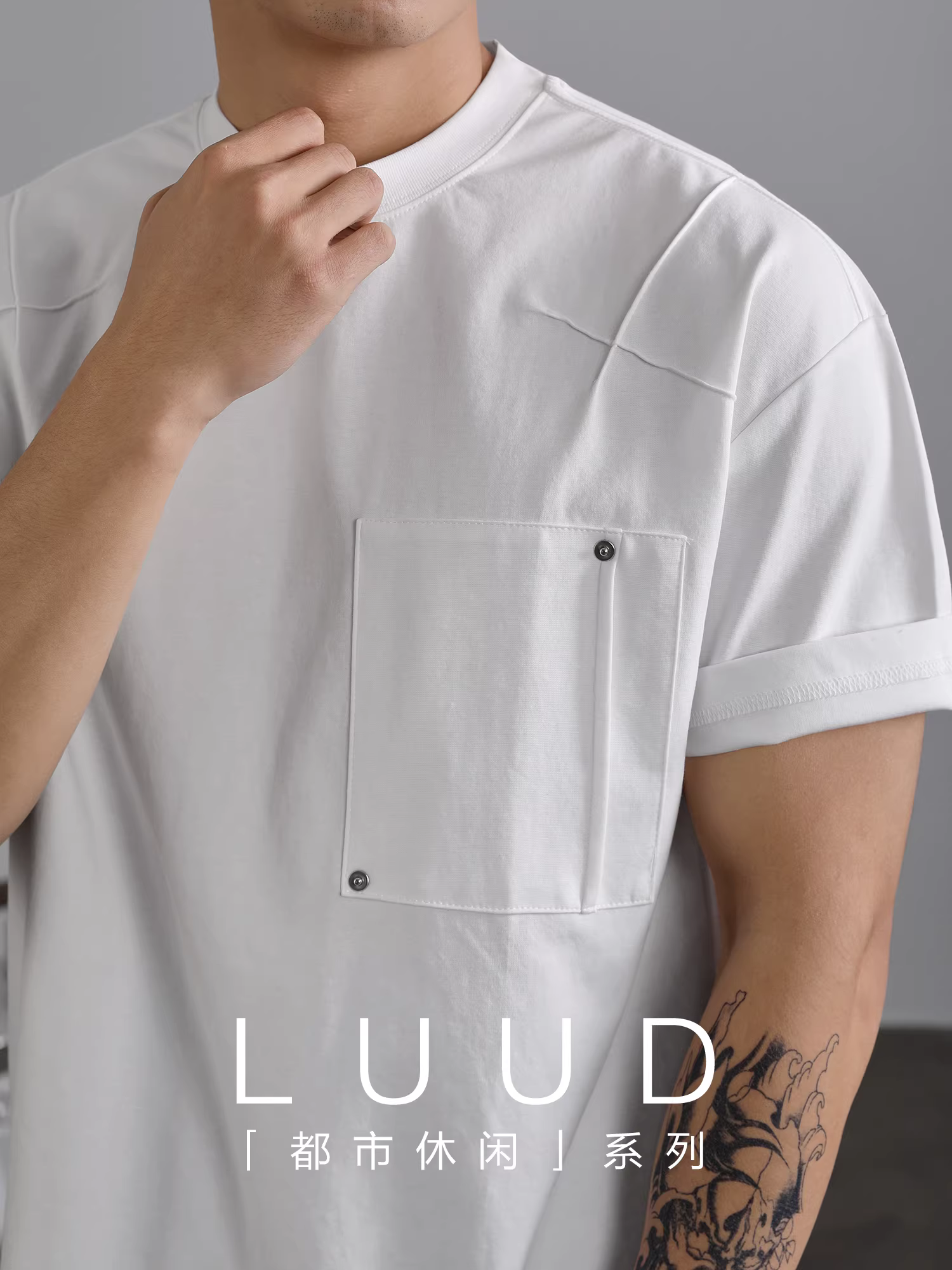 Áo thun ngắn tay thiết kế đơn giản LUUD dành cho nam, dáng rộng mùa hè có trang trí đinh tán, áo cổ tròn màu trơn.