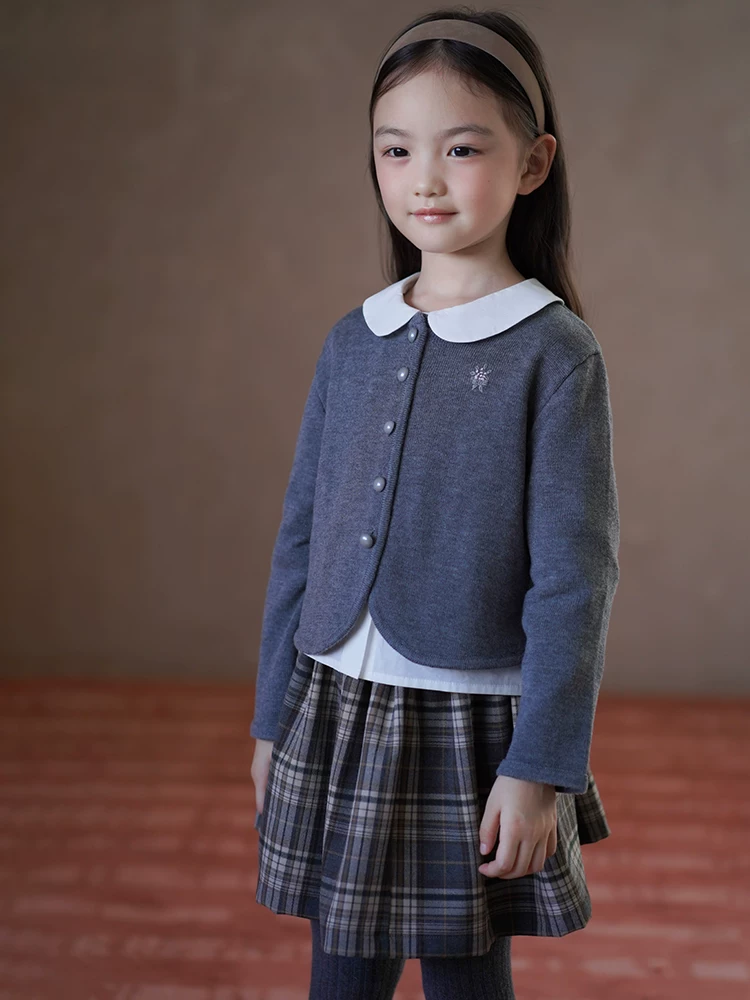 Quần áo trẻ em mùa xuân thu áo cardigan dệt kim trẻ em đơn giản đa năng màu xám áo khoác nhỏ cho bé gái mặc mùa thu cho trẻ lớn hơn