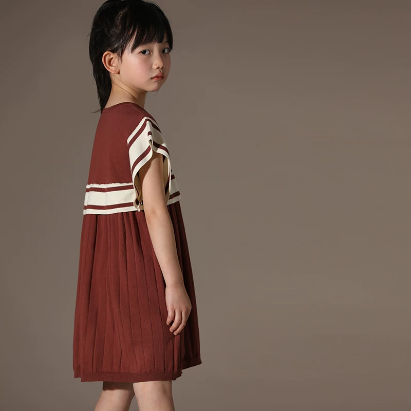 Quần áo trẻ em Hazi Mùa hè Phong cách mới Váy ngắn tay mùa hè cho trẻ em Váy dệt kim màu đỏ tía phong cách đại học dành cho bé gái
