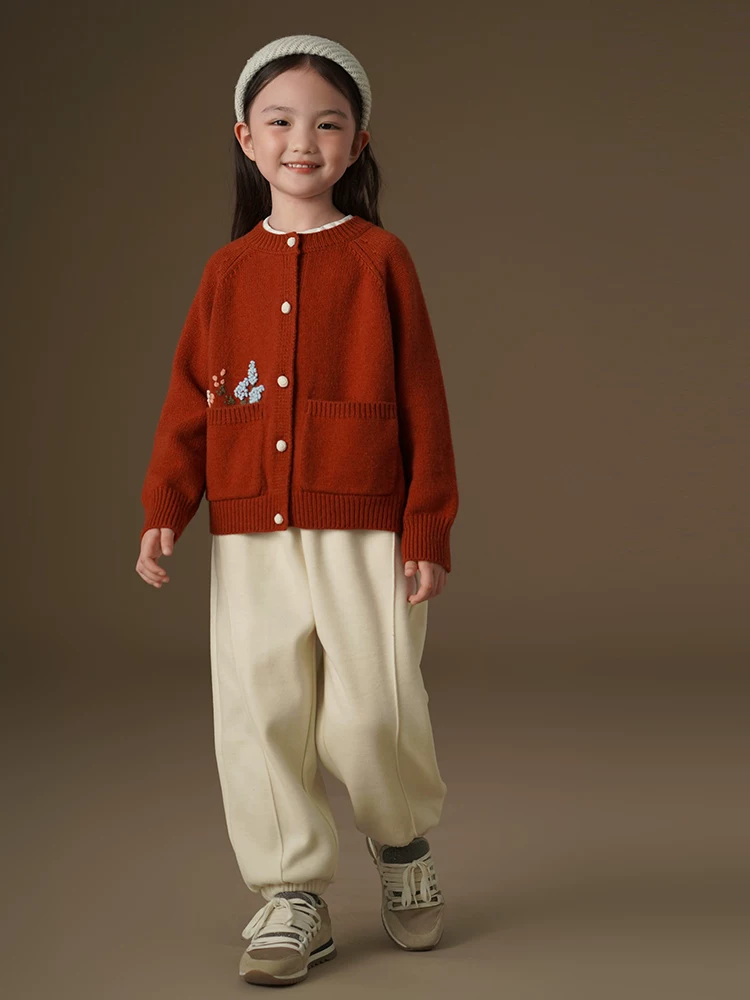 Quần áo trẻ em mùa thu đông áo len len màu đỏ áo len dệt kim màu đỏ cổ điển áo len cardigan cho bé gái áo khoác cho trẻ lớn hơn