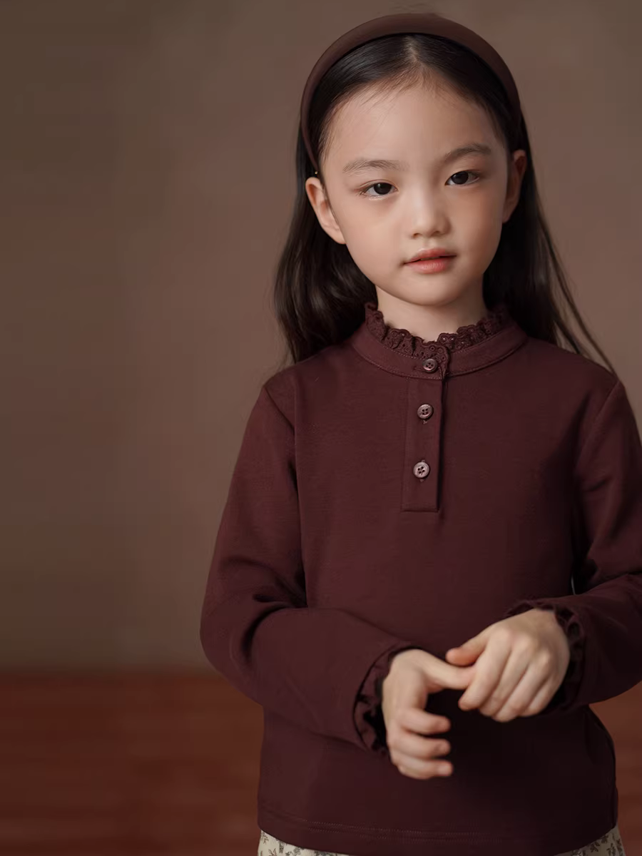 Quần áo trẻ em mùa đông màu đỏ sẫm áo thun dài tay co giãn dệt kim cho bé gái áo sơ mi lót lông cừu ấm áp