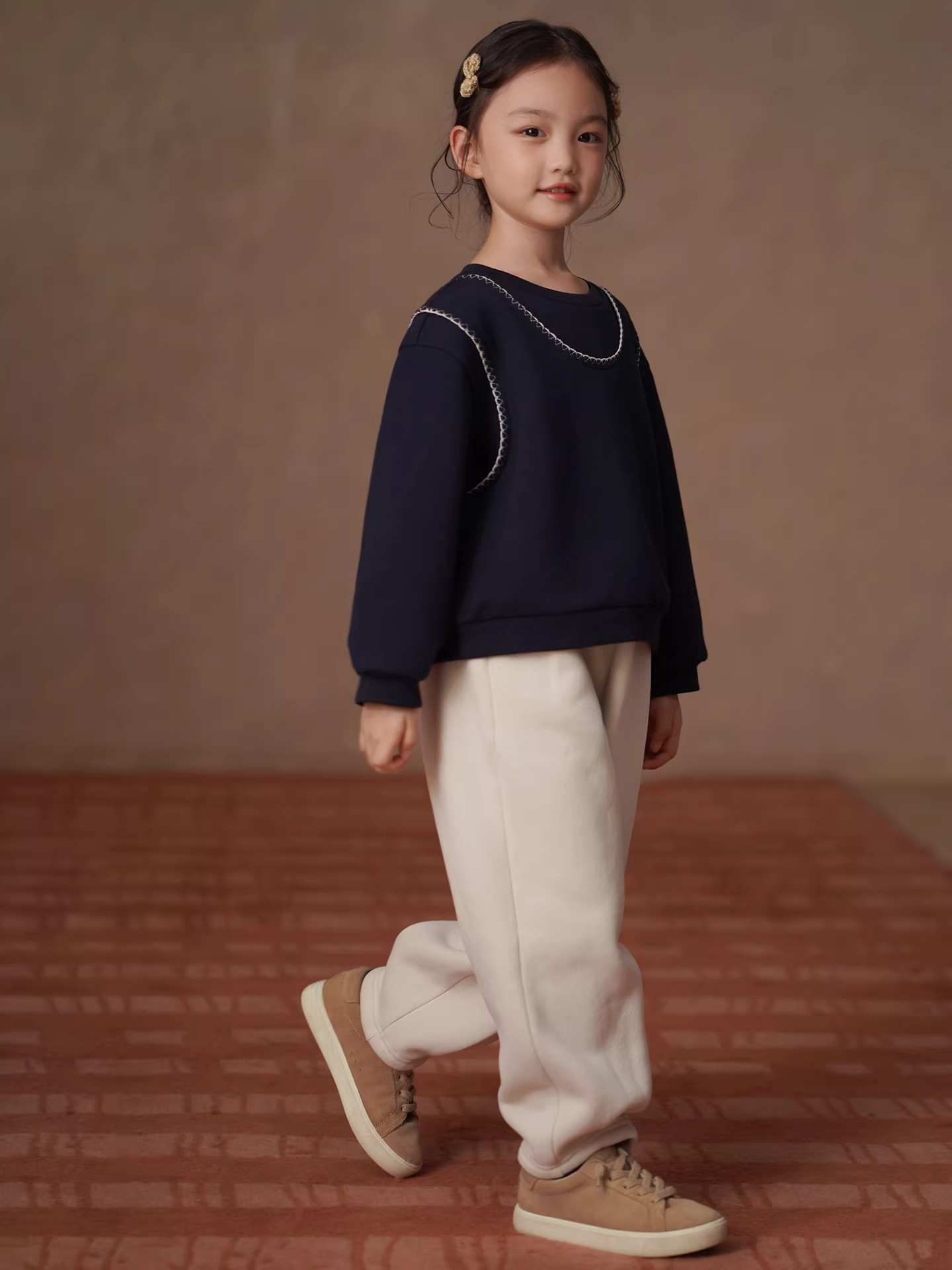 Áo khoác mùa đông trẻ em thêu nặng, màu xanh hải quân, áo nỉ lót lông ấm áp cho bé gái, áo khoác giả hai mảnh cho bé gái lớn