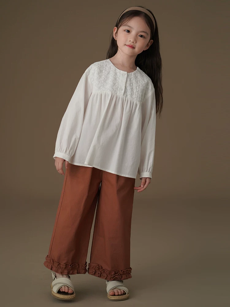 Quần áo trẻ em mùa xuân thu áo sơ mi trắng dài tay dáng rộng thêu hình búp bê cho bé gái áo sơ mi phong cách rừng cho trẻ lớn hơn