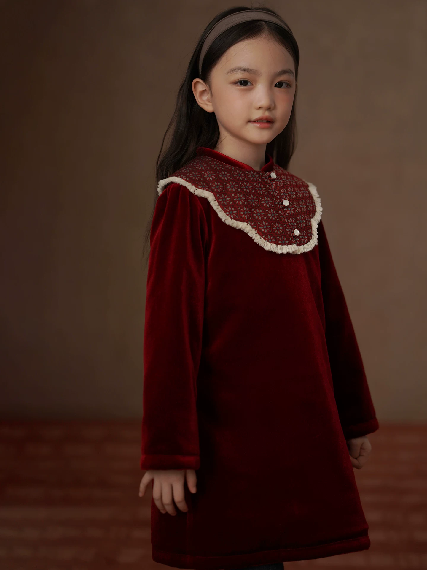 Váy nhung trẻ em màu đỏ phong cách Trung Hoa mới quần áo cotton váy năm mới của bé gái váy sườn xám năm mới của bé gái mùa đông