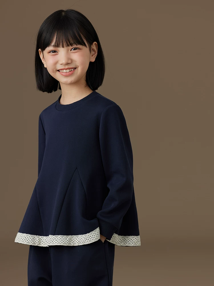 Quần áo trẻ em áo len màu xanh hải quân có thiết kế độc đáo quần ống đứng kiểu dáng đơn giản bộ đồ bé gái mùa thu đông phong cách mới
