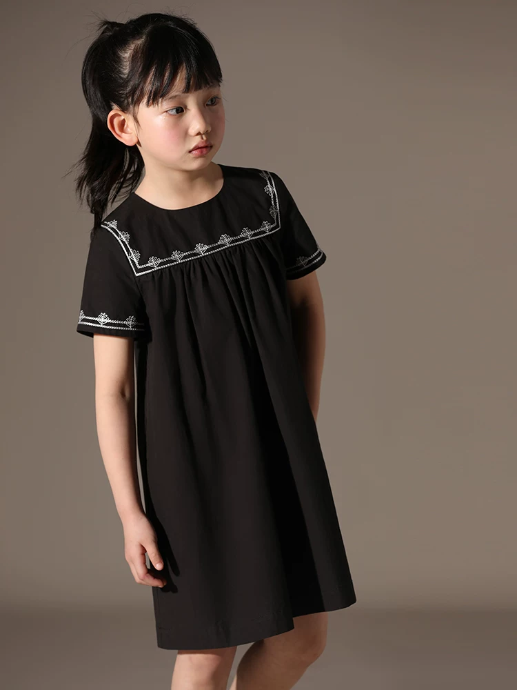 Quần áo trẻ em Ha Chi 25 Bộ sưu tập mới mùa hè Thêu nặng bằng cotton chải kỹ Phong cách cha mẹ và con cái Váy xếp ly chữ A tay ngắn cho bé gái