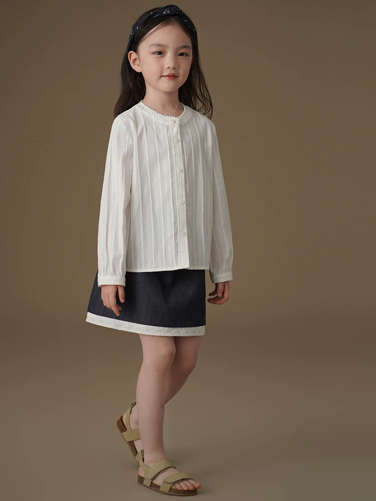 Quần áo trẻ em áo dài tay mùa xuân thu chất liệu cotton thân thiện với da áo sơ mi trắng cho bé gái cảm giác đơn giản và cao cấp