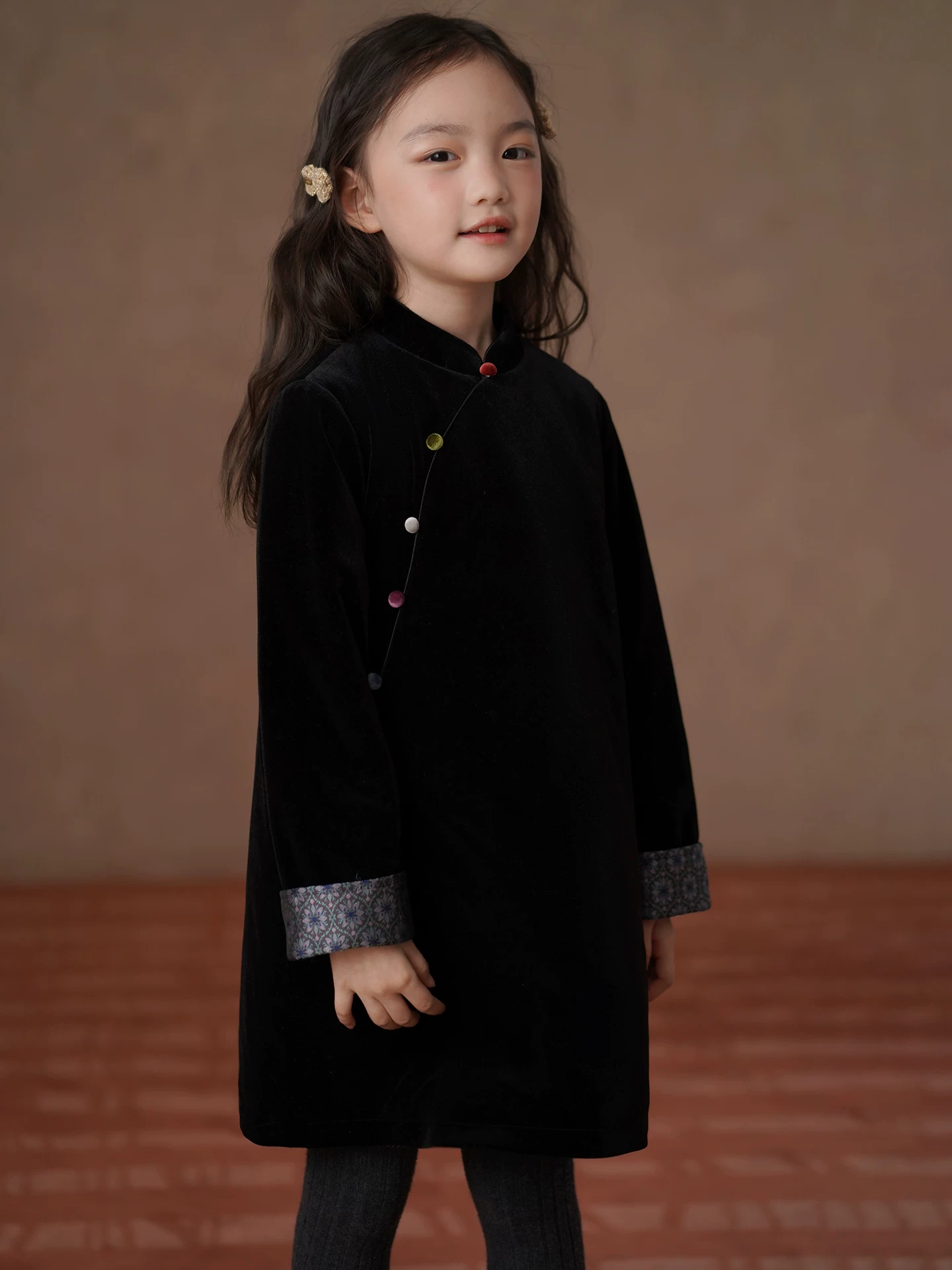 Váy mùa đông cho trẻ em váy nhung đen dài vừa phải cho bé gái váy cotton dài phong cách Trung Quốc mới Trang phục năm mới