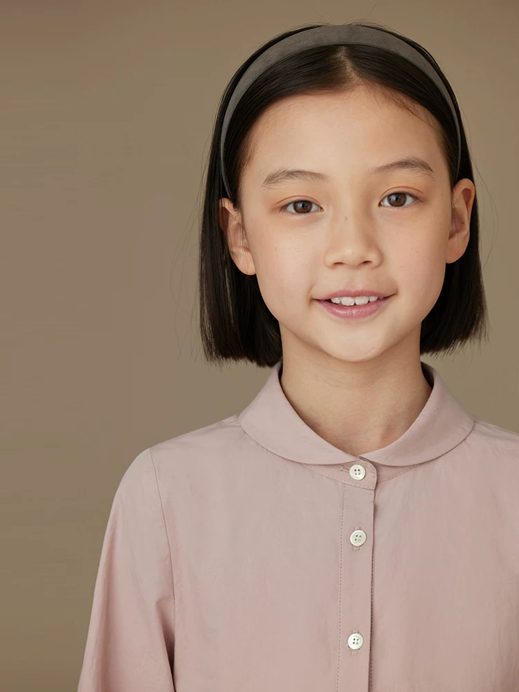 Quần áo trẻ em Hazi Phong cách xuân thu Áo sơ mi trẻ em màu hồng sữa Áo sơ mi búp bê ngọt ngào bằng cotton nguyên chất Áo sơ mi dài tay cổ bẻ cho bé gái