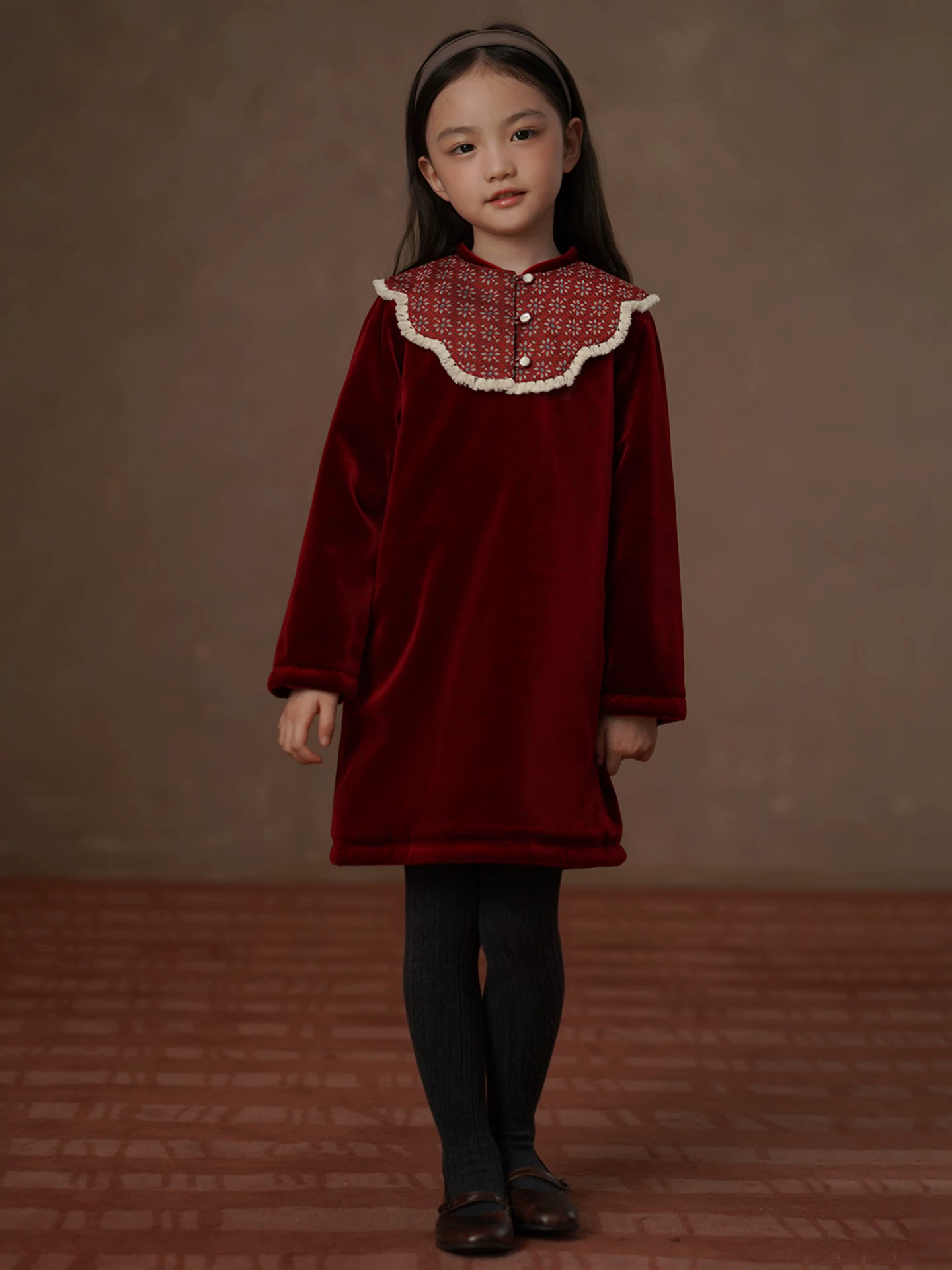 Váy nhung trẻ em màu đỏ phong cách Trung Hoa mới quần áo cotton váy năm mới của bé gái váy sườn xám năm mới của bé gái mùa đông