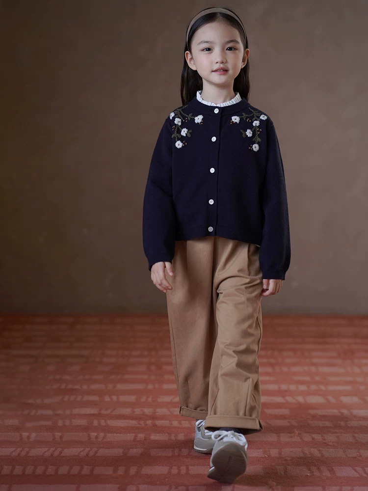 Quần áo trẻ em mùa thu đông áo len màu xanh hải quân bé gái dệt kim cardigan nặng handmade móc mùa thu phong cách mới