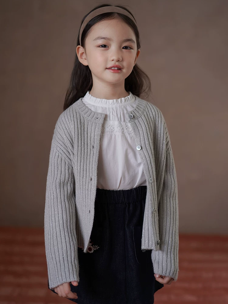 Quần áo trẻ em mùa thu áo mới kiểu nghệ thuật thêu nặng áo sơ mi trắng bé gái áo cotton bé gái