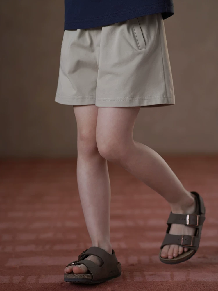 Quần đùi dệt kim trẻ em cho bé trai và bé gái, quần ống đứng màu kaki, quần thể thao dáng rộng năm điểm, mỏng.