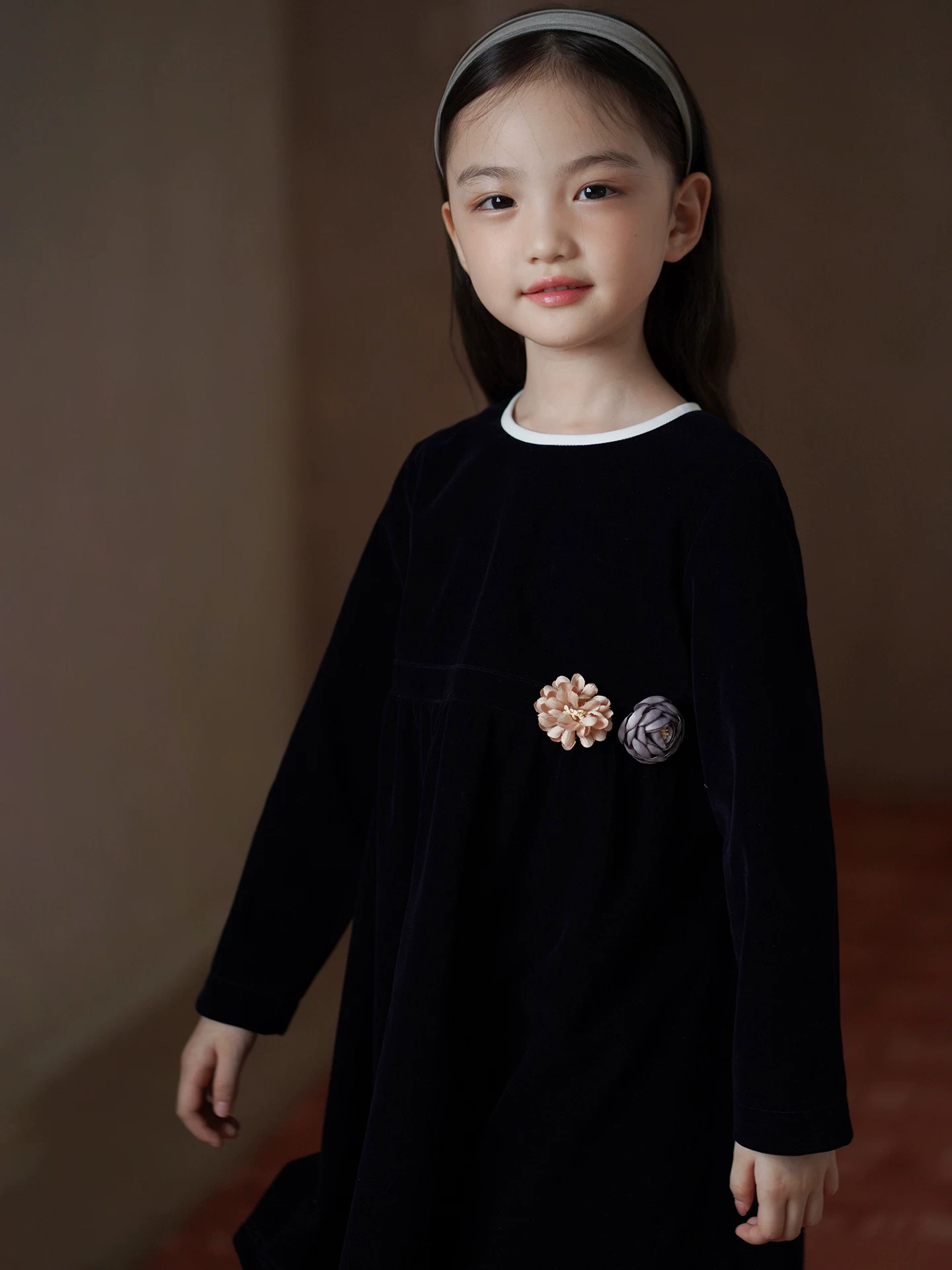 Váy nhung kiểu Hàn Quốc thanh lịch cho bé gái, váy đen có lớp lót lông cừu giữ ấm mùa đông