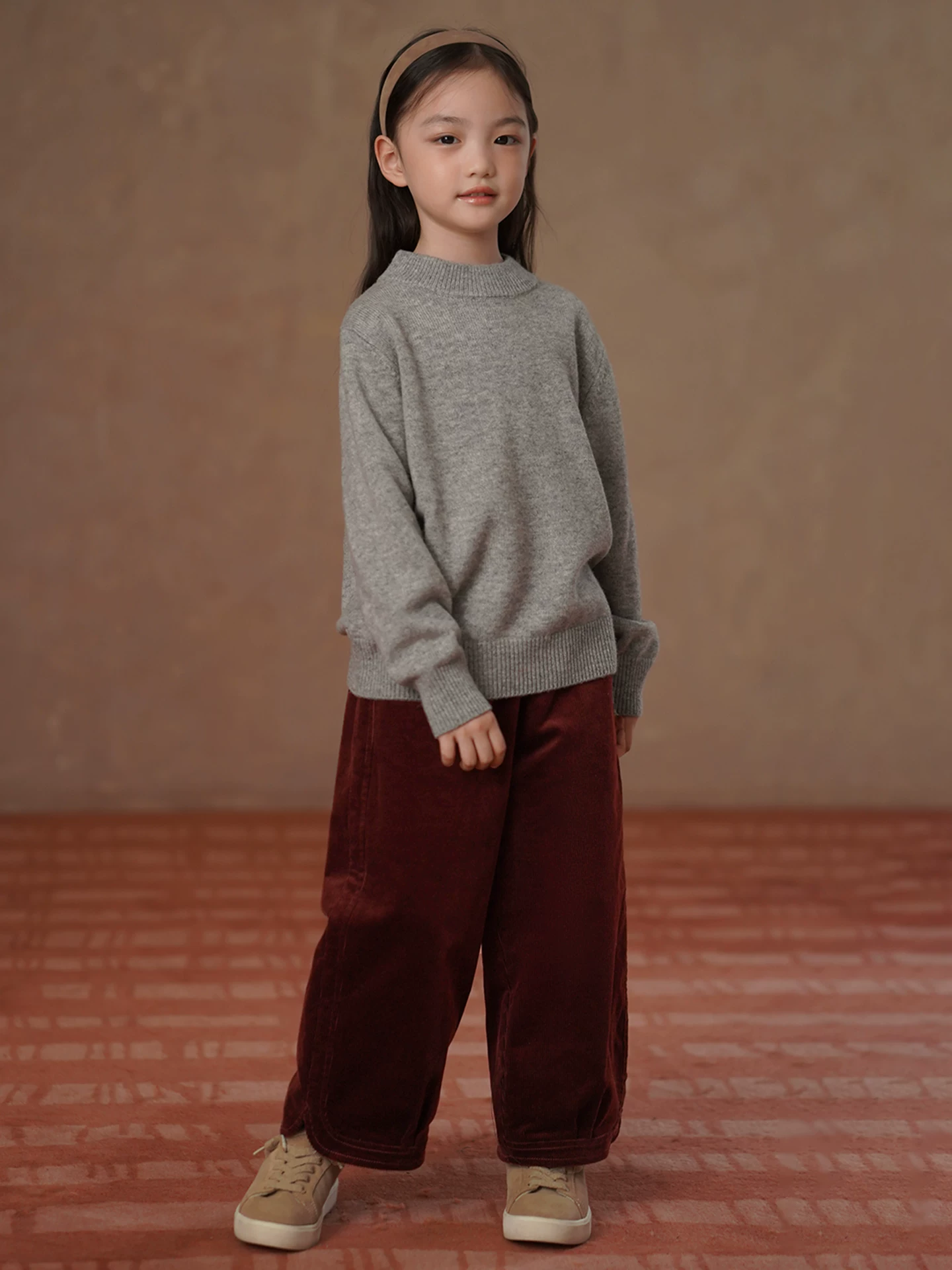 Quần mùa đông trẻ em chất liệu nhung tăm màu đỏ đô, quần ống thẳng cho bé trai và bé gái, quần thường ngày có lớp lót lông cừu giữ ấm.