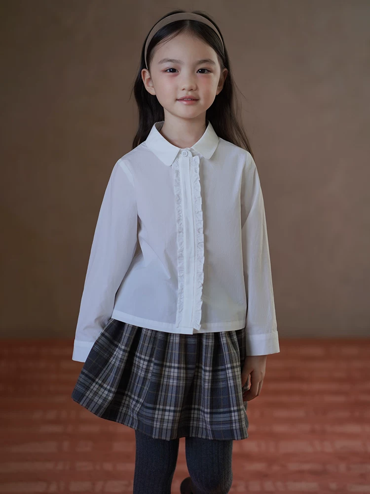 Quần áo trẻ em cho mùa xuân và mùa thu, áo sơ mi trắng kiểu Pháp nghệ thuật có viền xếp nếp cho bé gái, trang phục mùa thu ngọt ngào và cao cấp cho bé gái.