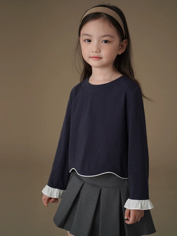 Bộ quần áo trẻ em xuân thu đơn giản, áo sweatshirt màu xanh hải quân, chân váy trắng, chất liệu cotton thân thiện với da, trang phục mùa thu cho bé gái