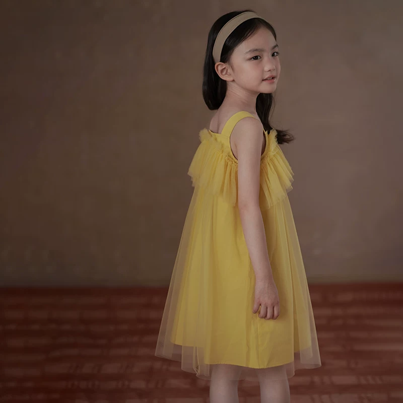 Váy mùa hè cho trẻ em, váy vải tuyn màu vàng như cổ tích cho bé gái, váy dây, váy công chúa cho bé với thiết kế đầy phong cách.
