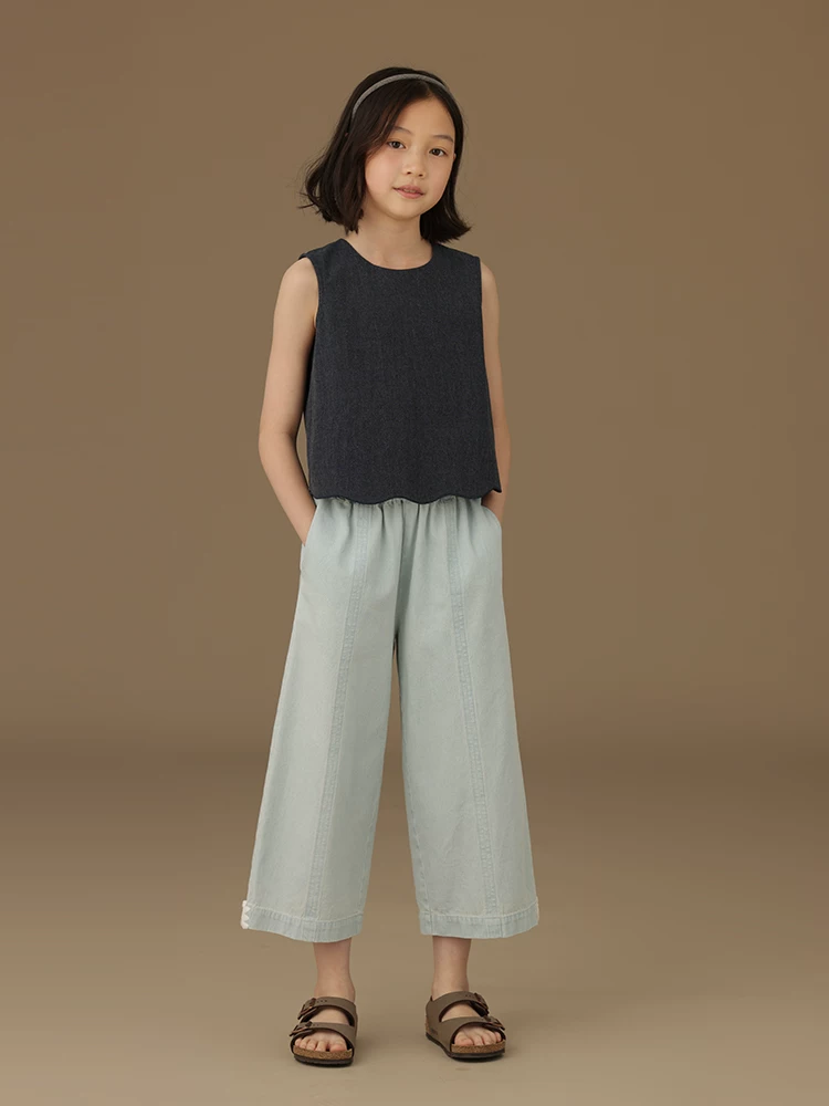 Bộ trang phục mùa hè cho bé gái năm 2025 kiểu mới: Áo vest denim, quần ống rộng, quần lửng, phong cách thường ngày, rộng rãi