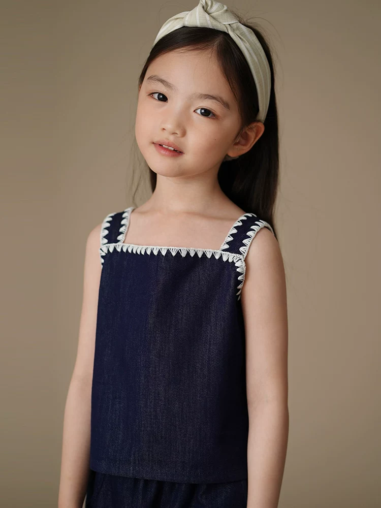 Áo denim mùa hè cho bé gái, áo yếm mát mẻ, áo lót cho bé, cảm giác đơn giản và cao cấp.