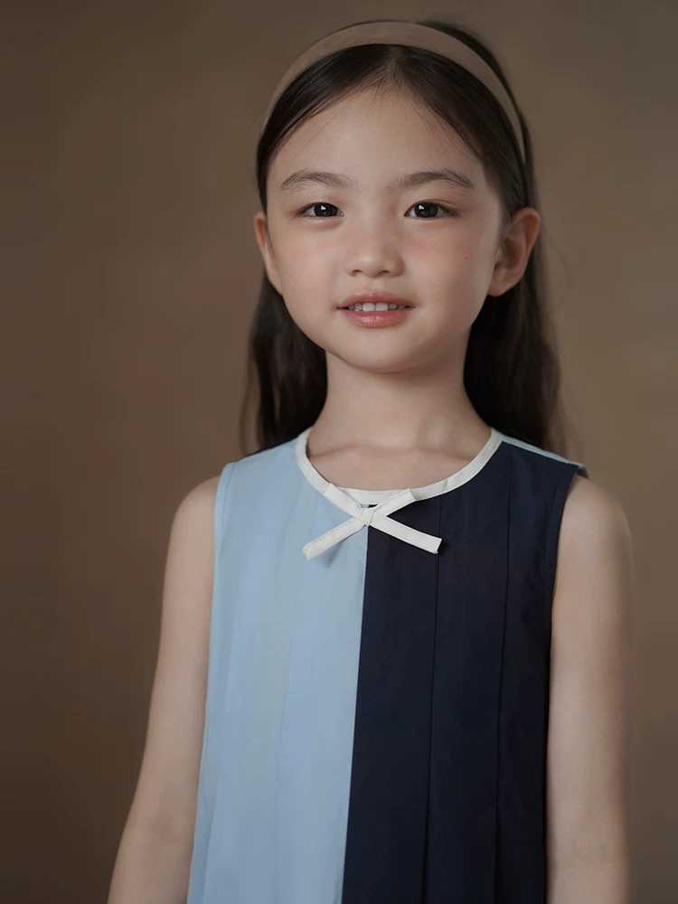 Quần áo trẻ em, váy trẻ em, váy hai dây dài trung bình, váy xếp ly kiểu học sinh, quần áo mùa hè cho bé gái, kiểu dáng mới.