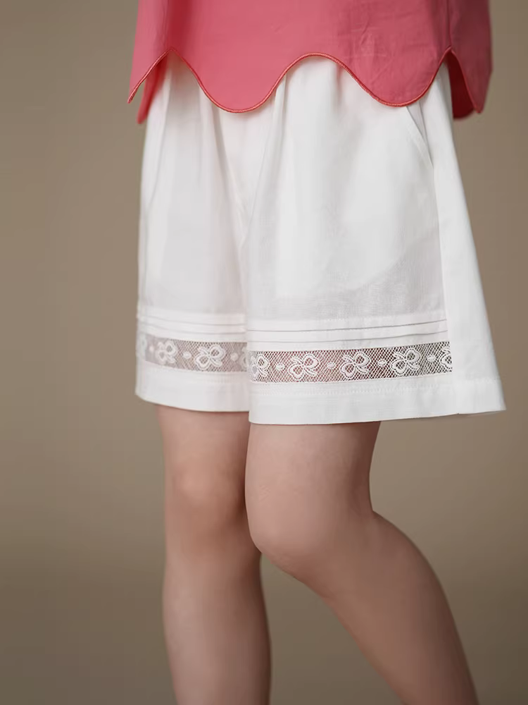 Quần short mỏng mùa hè cho trẻ em, quần short ren trắng cho bé gái, quần ống rộng, thoải mái và đa năng.