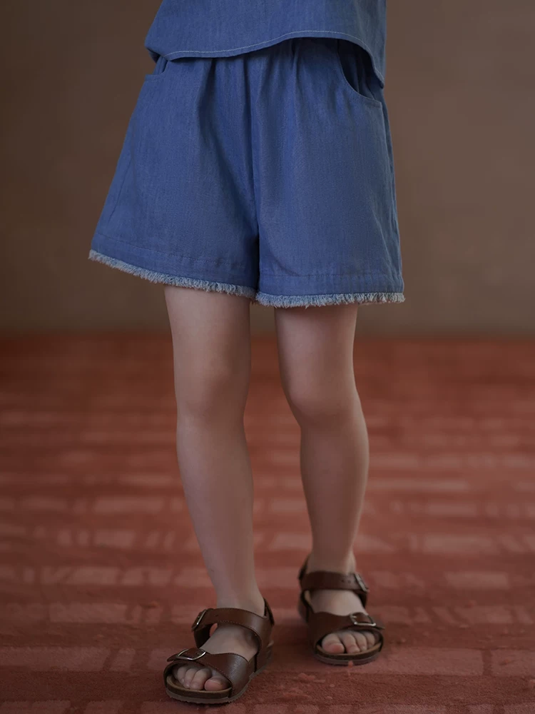 Quần ống đứng mùa hè cho bé gái, quần short denim thiết kế đơn giản, quần dài đến đầu gối cho trẻ lớn hơn.
