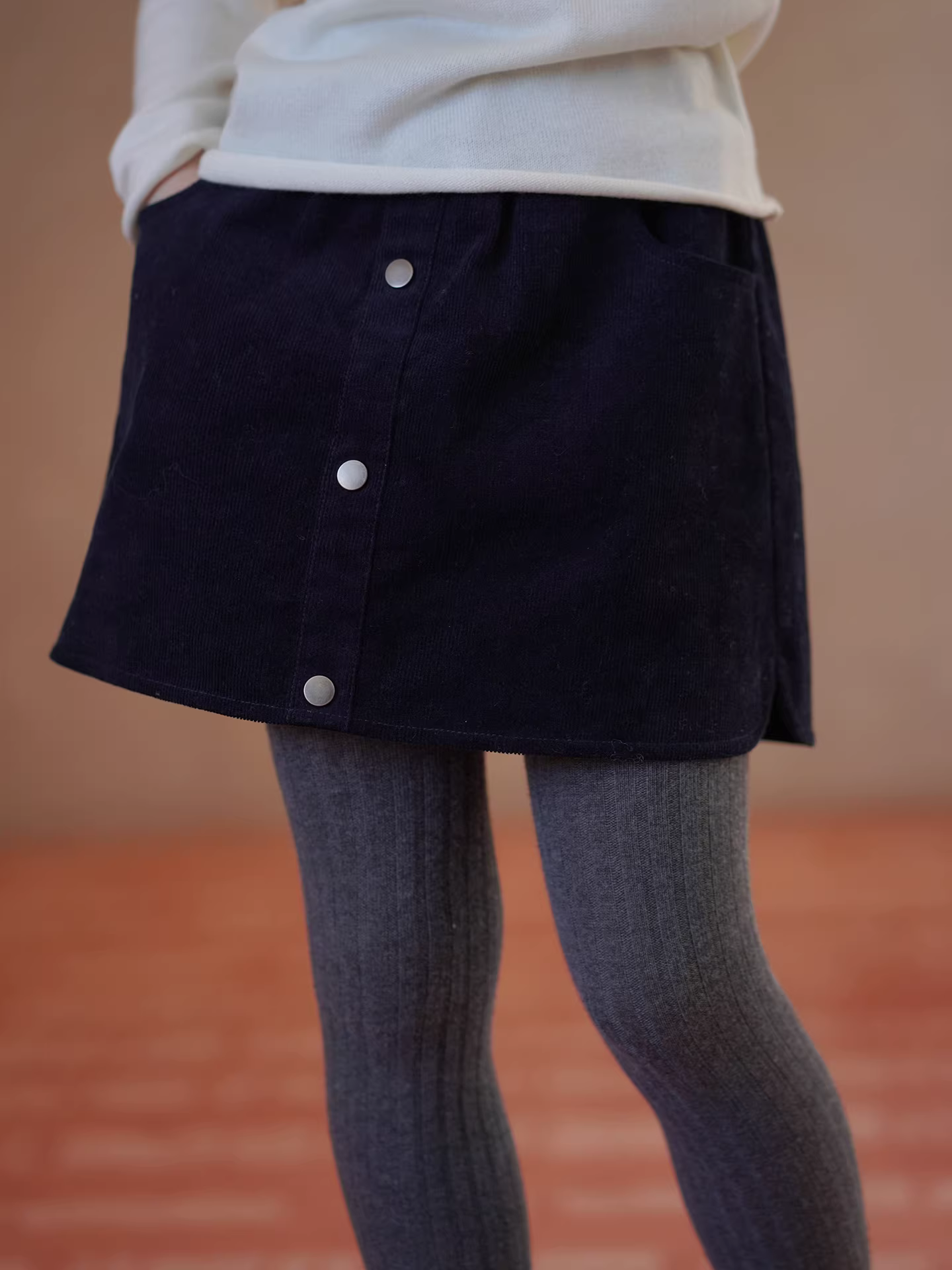 Quần áo trẻ em mùa thu đông váy trẻ em giản dị đơn giản váy ngắn nhung kẻ màu hải quân váy chữ A ấm áp và dày dặn