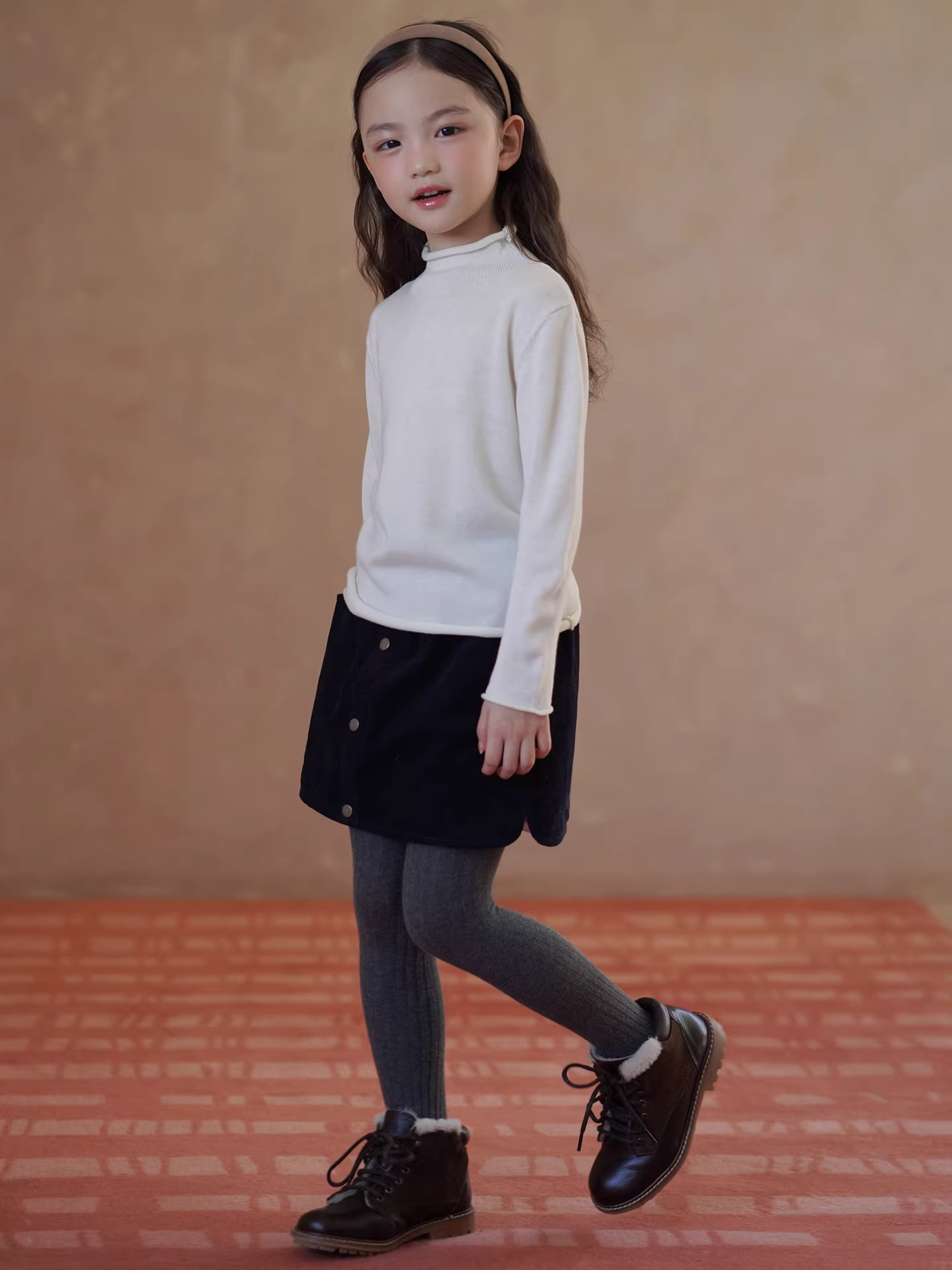 Quần áo trẻ em mùa thu đông váy trẻ em giản dị đơn giản váy ngắn nhung kẻ màu hải quân váy chữ A ấm áp và dày dặn