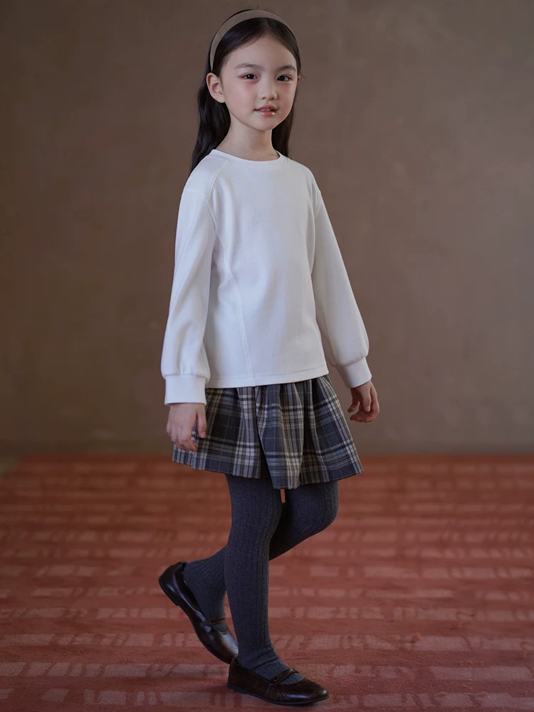 Quần áo trẻ em áo thun dài tay màu trắng xuân thu cho bé trai và bé gái, áo lót cho trẻ lớn, kiểu dáng mùa thu mới.