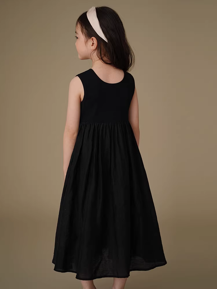 Quần áo trẻ em mùa hè: váy dài màu đen mát mẻ phong cách nghỉ dưỡng cho bé gái, váy hai dây cho trẻ lớn, trang phục mùa hè.