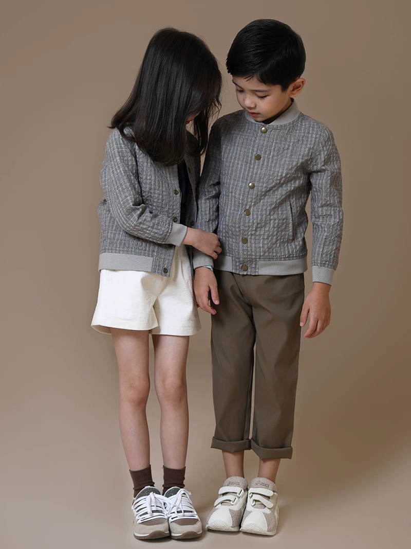 Quần áo trẻ em Hazi Mùa đông Phong cách mới dành cho bé trai và bé gái Áo khoác dáng rộng đơn giản dành cho cha mẹ và con cái Áo khoác có khuy cài đơn